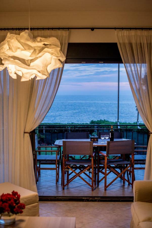 Oikia Eleanthi - Beachfront Garden Home! Митикас Екстериор снимка